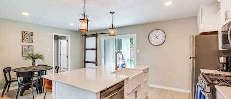 House (3 Bedrooms) | Interior