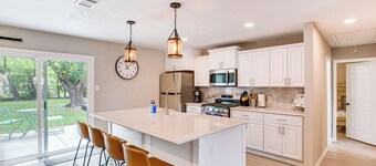 Walk to Lewisville Lake: Dog-friendly Texas Home