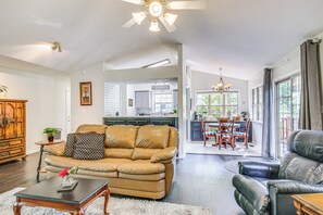 House (3 Bedrooms) | Interior