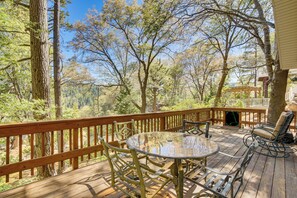 Interior - Chic Lake Arrowhead Retreat: 4 Seasons of Fun! (Lake Arrowhead)