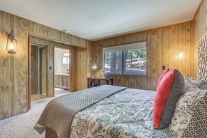 Interior - Chic Lake Arrowhead Retreat: 4 Seasons of Fun! (Lake Arrowhead)