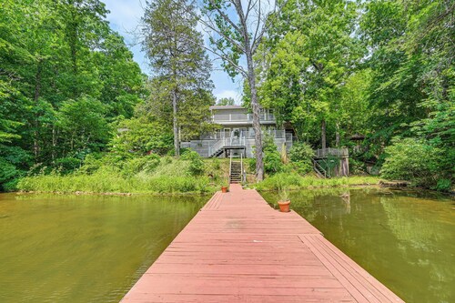Smith Mountain Lake Cottage w/ Dock + Fire Pit!