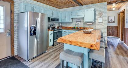 New Lisbon Home w/ Fire Pit & Ping-pong!