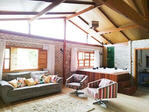 Interior - Sitio com Jaccuzi, Fogão a Lenha (Vitória da Conquista)