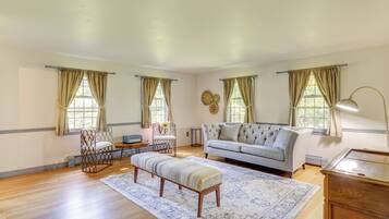 House (5 Bedrooms) | Interior