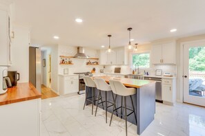 House (5 Bedrooms) | Interior