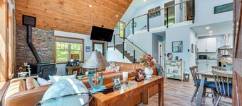 Near Hiking Trails & Ski Resorts: Killington Home!