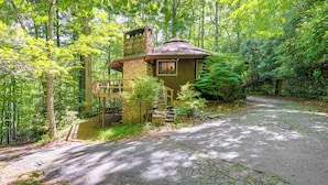 Unclassified image, 2 of 33, button - 'the Round House' - Treetop North Carolina Cabin! (Hendersonville)