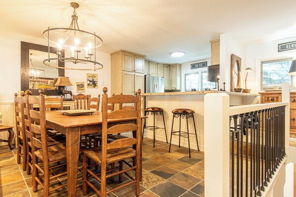 Dining - Ridge Condo 2639 - Pet Friendly and Elkhorn Golf, Tennis, Hot Tub (Sun Valley)
