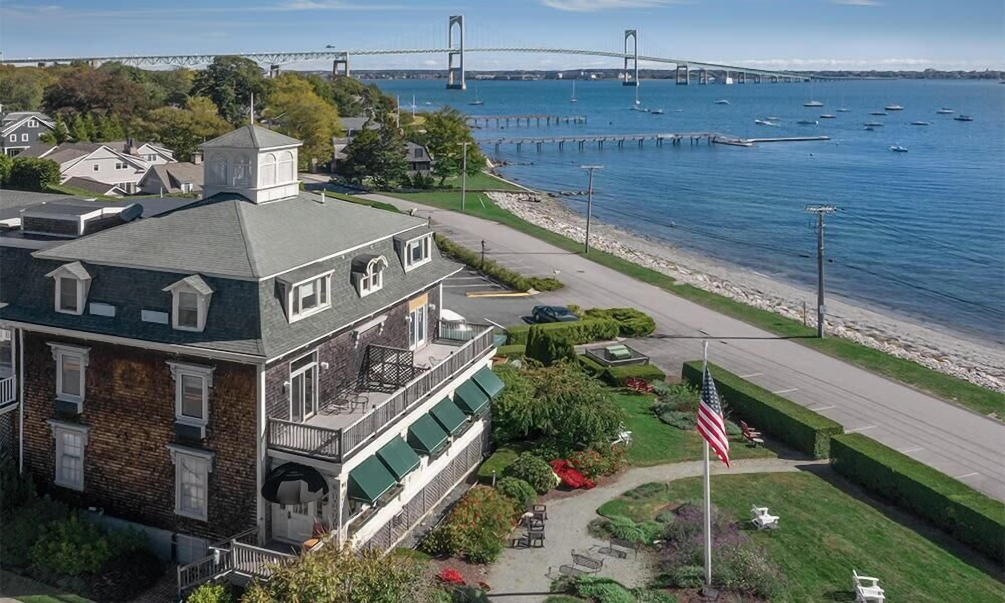 1br Suite Condo Overlooking Breathtaking Narragansett Bay!