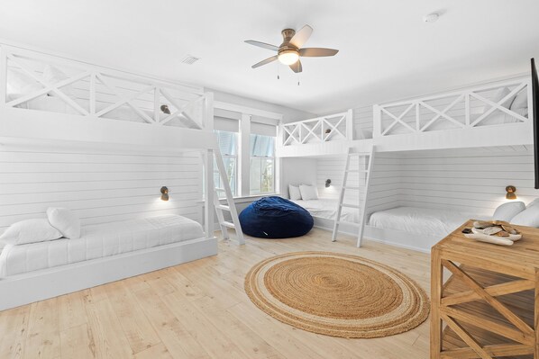 5 bedrooms, iron/ironing board, free WiFi, bed sheets