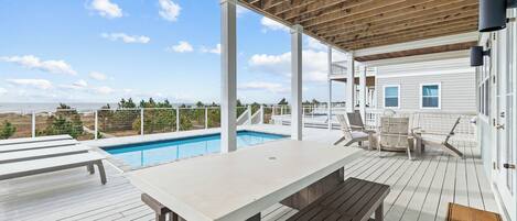 حمّام سباحة مُدفَّأ