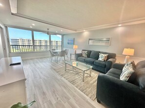 TV - Condo with Beach Access! Pool and Outdoor Recreation - Gulf and Bay Club A608 (Siesta Key)