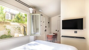 Classic Apartment | 1 bedroom, desk, laptop workspace, soundproofing - Maison du Moulin Vert (Paris)