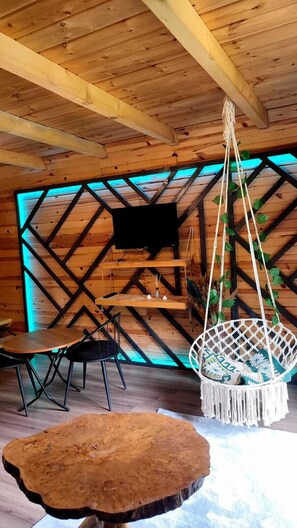 Basic Bungalow, Mountain View