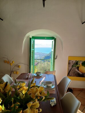 Dining - Liebevoll Renov. Ölmühle 6 Pers. mit Meerblick Oberh. von Ventimiglia/camporosso (Camporosso)