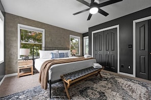 4 habitaciones, escritorio y tabla de planchar con plancha 
