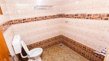 Basic Double Room, Mountain View | Bathroom | Shower