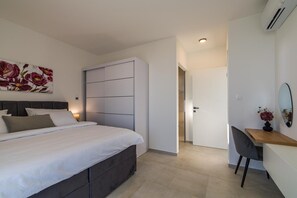 4 bedrooms, iron/ironing board, WiFi, bed sheets - Villa Celi - By Lovely Istria (Valbandon)