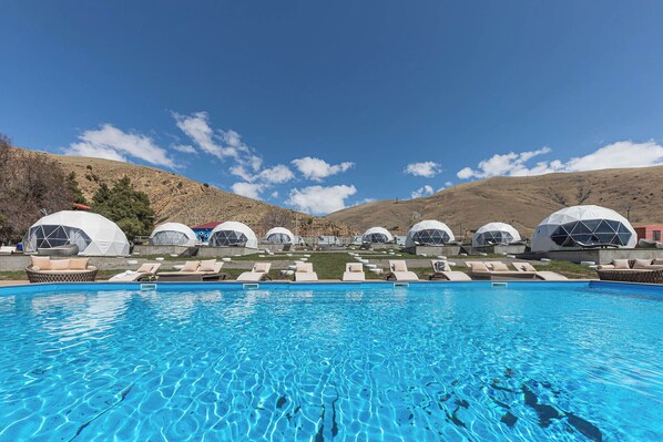 Sæsonbestemt udendørs pool