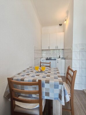 Dining - Apartment on ground floor. (Neum)