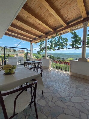 Outdoor dining - Apartment for 6 people. (Neum)