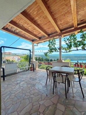Outdoor dining - Apartment for 6 people. (Neum)