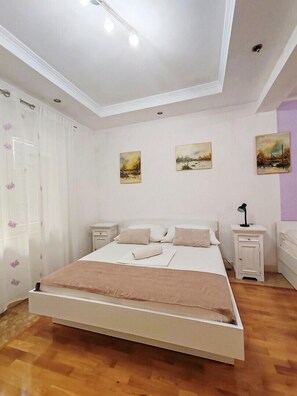 1 bedroom, bed sheets