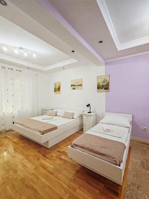 1 bedroom, bed sheets