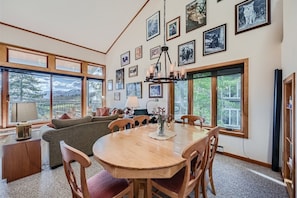 Condo, 2 Bedrooms | Dining