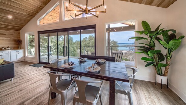 A spacious dining area with a high ceiling and large windows offering a view of the outdoors. - Cl 874 Million Dollar View 5 Bedroom Home by RedAwning (Canyon Lake)