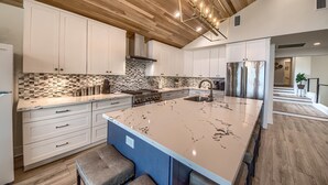 House, 5 Bedrooms | Private kitchen | Coffee/tea maker, fridge, oven, toaster - Cl 874 Million Dollar View 5 Bedroom Home by RedAwning (Canyon Lake)