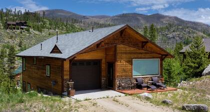 Park Cabin 3 Bedroom Cabin by RedAwning