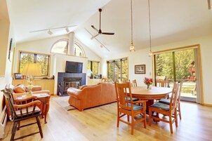 House, 3 Bedrooms | Dining