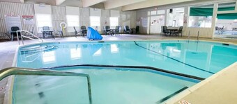 Terrific 2-bedroom resort in Lee with WiFi, fitness room, AC