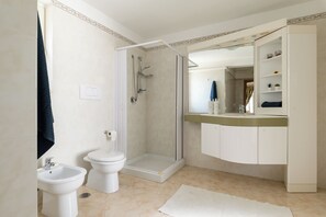 Condo, Patio, Garden View | Bathroom - Villetta Creta Rossa (Ostuni)