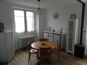 Dining - Location Saisonnière Aveyron (Sauveterre-de-Rouergue)