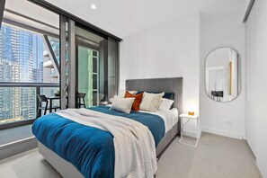 1 bedroom, desk, iron/ironing board, WiFi - Opulent Suite at Westside Place (Melbourne)