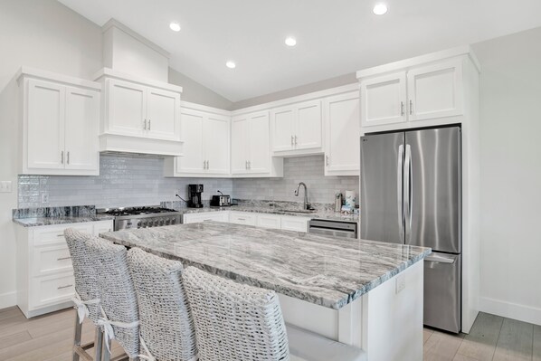 Microwave, oven, dishwasher, coffee/tea maker