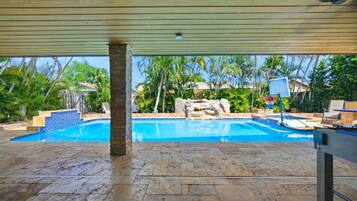 Piscine intérieure, piscine chauffée