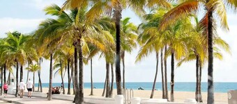  Private Pool Oasis + Hot Tub 4BR Retreat Near Sawgrass Mills