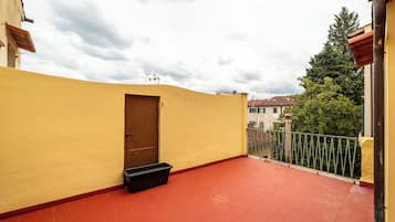 Deluxe-Vierbettzimmer | Terrasse/Patio