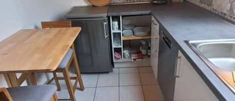 冰箱、洗碗机、烤面包机