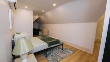 4 bedrooms, desk, iron/ironing board, free WiFi