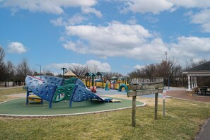 Children's area - 4BR Knoxville home close to downtown, UT & interstate! Free local gift cards! (Knoxville)