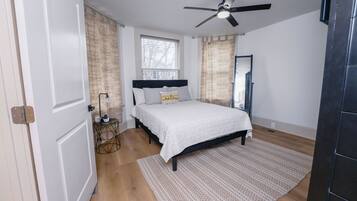 4 bedrooms, desk, iron/ironing board, free WiFi