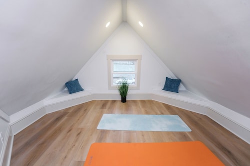 4BR Knoxville home close to downtown, UT & interstate! Free local gift cards!