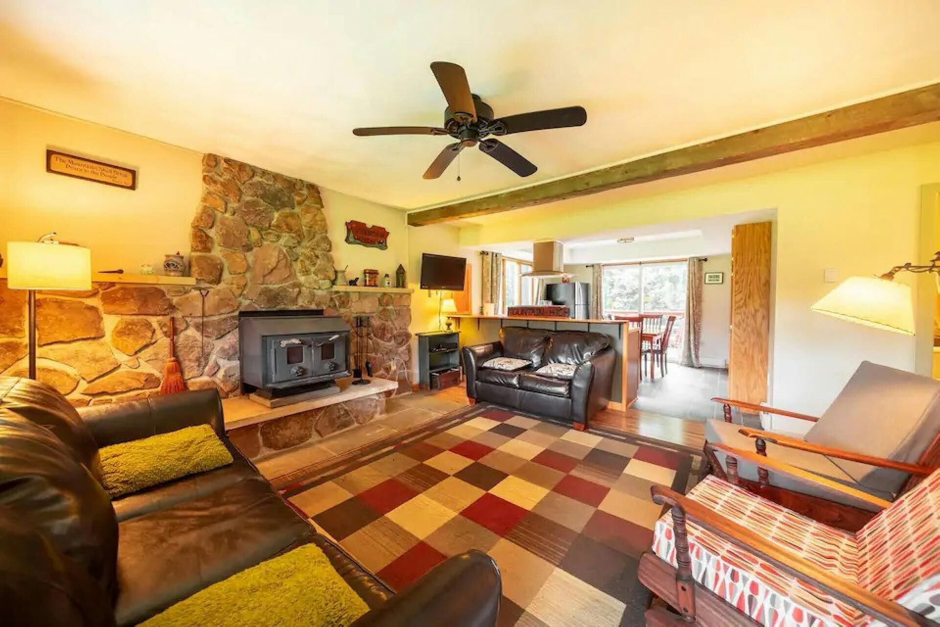Beautiful 4-bedroom house in peaceful Dryfork with WiFi.