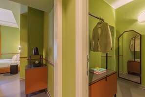 Familienzimmer | Minibar, Zimmersafe, Verdunkelungsvorhänge, schallisolierte Zimmer