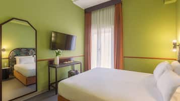 Familierom | Minibar, safe på rommet, blendingsgardiner og lydisolert